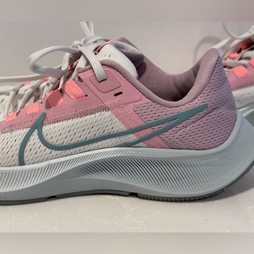 NIKE AIR ZOOM PEGASUS 38 RUNNING SHOES. Size 8 PINK & WHITE W/gray accents - Picture 10 of 10